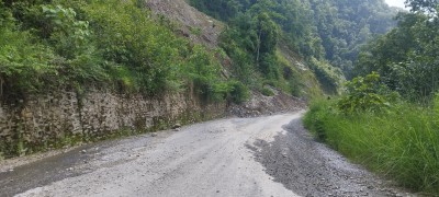  आजदेखि बेँसीसहर चामे र मध्यपहाडी लोकमार्गमा सवारी सञ्चालनमा रोक 