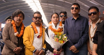  दर्शक भेट्न नेपाल आइन् एन्जिला : विमानस्थलमा भव्य स्वागत [तस्बिरसहित] 