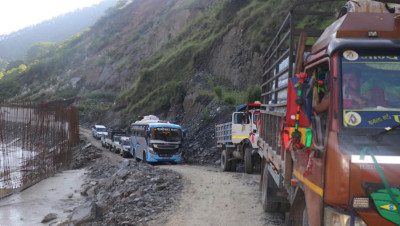  बीपी राजमार्ग : पुनर्निर्मित सडकबाटै आवागमन 