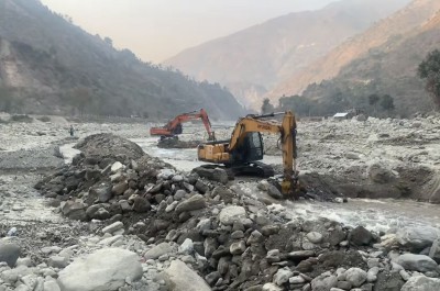  बाढीपहिरोले क्षतिग्रस्त बीपी राजमार्गको मर्मत जारी 