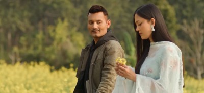  सुशान्तले गाएको ‘कर्मा’ को गीतमा उपासनालाई विपिन भन्दै छन्- म पागलजस्तै भइसकेँ 