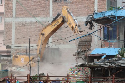  धोबी खोला करिडोरका पक्की घर भत्काउन थालियो 