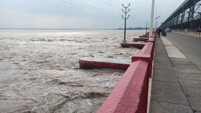  सप्तकोसीमा पानीको बहाव बढ्दो, १९ ढोका खोलिए 