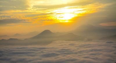  कुहिरोको घुम्टोमा ‘मानुङकोट’ 