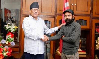  माओवादी अध्यक्ष दाहालसँग सुर्खेतबाट पैदलै काठमाडौं आइपुगेका बोहोराको भेट 