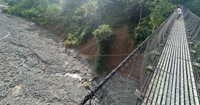  धरान ४ र १४ जोड्ने झोलुंगे पुलमा क्षति, तत्काल मर्मत गर्न आग्रह 