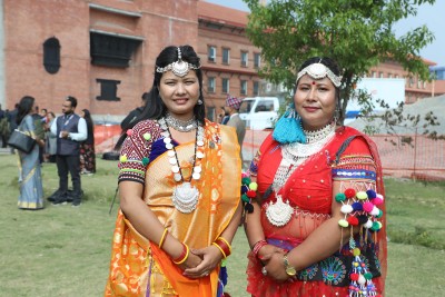  पद तथा गोपनीयताको शपथ लिन नवनिर्वाचित सासंदहरु प्राय मौलिक भेषभूषामा आए(तस्विरसहित) 