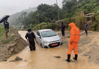  झरीले जनजीवन अस्तव्यस्त, नदीहरुमा जलसहत खतराको स्तरभन्दा माथि 