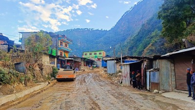  बेनी- दरबाङ सडकको तेस्रो रणवाङ खण्ड धमाधम कालोपत्र हुँदै 