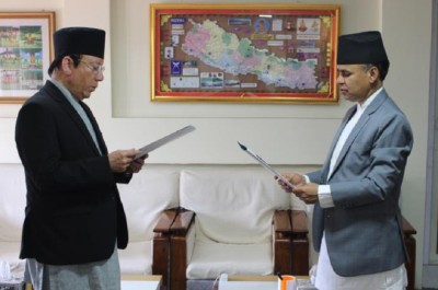  अर्थ-सचिव उपाध्यायले लिए राष्ट्र बैंक सञ्चालक समिति सदस्यको शपथ 