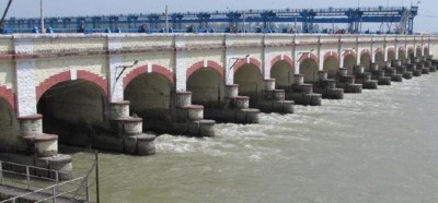  महाकालीमा बढ्यो पानीको बहाब, शारदा ब्यारेजमा चारपांग्रे सवारीसाधन चलाउन रोक 