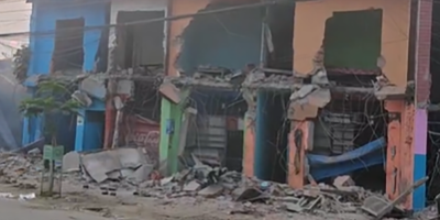  आज बिहानैदेखि वीरगंजको मुख्य सडक दायाँबायाँ पर्ने अतिक्रिमित घरटहरा भत्काउन सुरु 