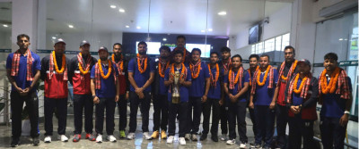 ‘एसीसी प्रिमियर कप’ विजेता नेपाली टोली स्वदेश फर्कियो, विमानस्थलमा भव्य स्वागत 