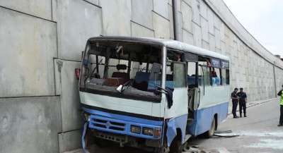  ग्वार्कोमा यात्रु बस दुर्घटनामा एक जनाको मृत्यु, १९ घाइते 