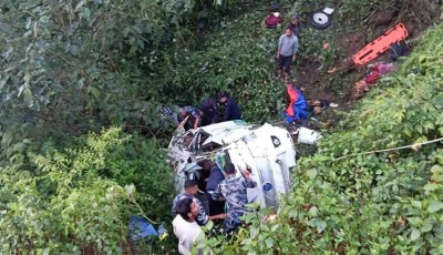  डोटीमा बस दुर्घटना हुँदा एक जनाको मृत्यु, २१ जना घाइते, ६ जना बालबालिका 