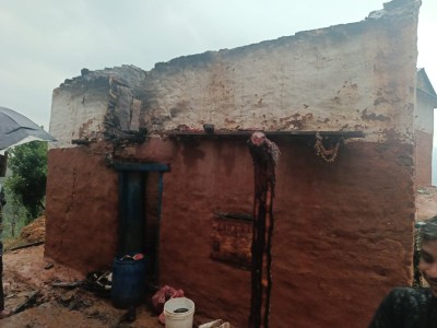  चट्याङले घर जल्यो, ६ जनाको परिवार विस्थापित 
