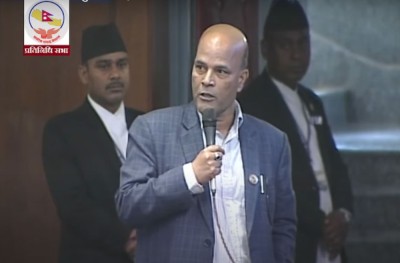  सदनमा अमरेशकुमारको आक्रोश- प्रधानमन्त्रीज्यू स्वास्थ्यमन्त्रीलाई तत्काल बर्खास्त गर्नुस् 