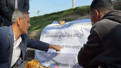  गृहमन्त्री अर्यालले तोडाए मदन बुढाको अनशन 