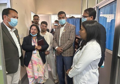  भक्तपुर अस्पतालको छड्के अनुगमन, राम्रो काम नगर्ने कर्मचारीलाई सरुवा गरिदिने चेतावनी  