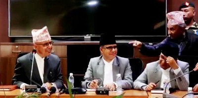  अर्थमन्त्रीको ब्रिफिङका क्रममा अनपेक्षित तरिकाले आक्रोश पोख्ने व्यक्ति को हुन् ? 