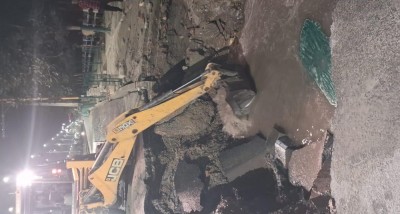  बबरमहलमा फुटेको खानेपानीको पाइप मर्मत सकेर पानी वितरण सुरु 