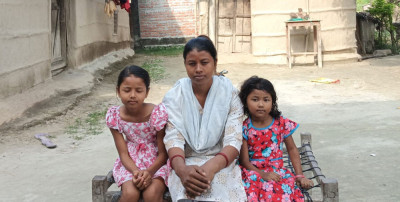  बाढीले खोस्यो दसैँको टीका, बेपत्ता आफन्तको पर्खाइमा खाली निधार 