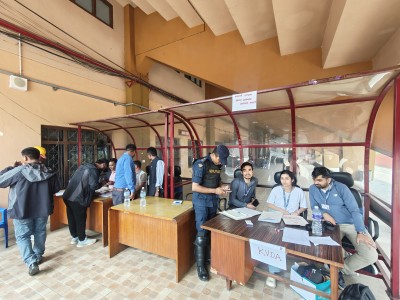  बल्खु र वंशीघाटबाट हटाइएका ५० सुकुमबासीले रङ्गशाला पुगेर नाम टिपाए 