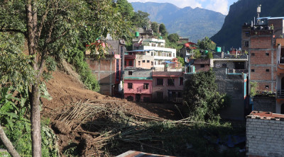  पहिरोले बेनी बजारका १२ घरमा क्षति, १०० घर जोखिममा 