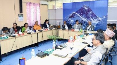  पूर्वाधार विकास समिति बैठकमा छलफल गर्दै सांसदहरू 