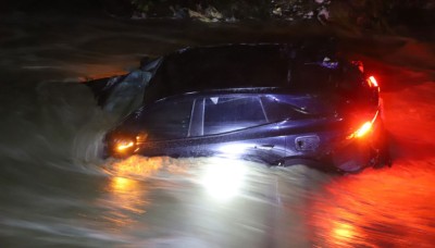  यसरी गरियो विष्णुमतिमा गाडीसहित बगेकी महिलाको उद्धार 