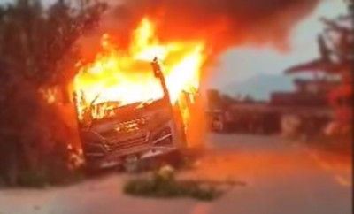  पोखरामा गुडिरहेको बसमा आगलागी, मानवीय क्षति नभए 