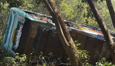  गोरखाको बाह्रकिलोमा बस दुर्घटना, २१ जना घाइते 