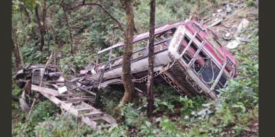  पोखरामा स्कुल बस दुर्घटना : पाँच जनाको मृ*त्यु, १४ जना घाइते 