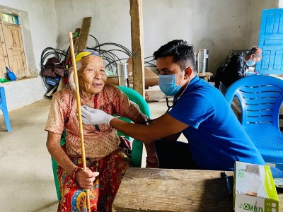  विपन्न बिरामीलाई आर्थिक सहयोग सहित घरआँगनमै स्वास्थ्य सेवा 