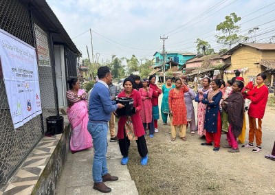 चितवनका विपन्न परिवारलाई सुधारिएको चुलो र शैक्षिक सामग्री वितरण 
