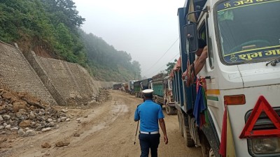  दाउन्नेमा बस र ट्रक ठोक्किएर अवरुद्ध पूर्व- पश्चिम राजमार्ग सुचारु 