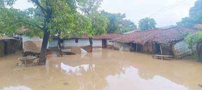  वर्षा लागेपछि त्रासमा बस्छन् वाग्मती किनारका बासिन्दा 