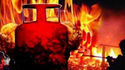  झापामा ग्यास सिलिन्डर चुहावटहुँदा वृद्धा घाइते 