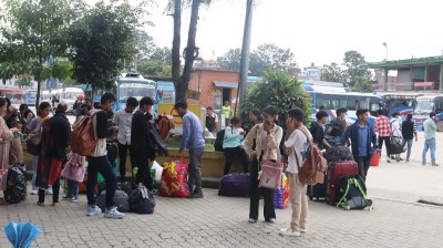  लामो दूरीका सार्वजनिक यातायात र हवाई टिकट पाउनै मुस्किल 
