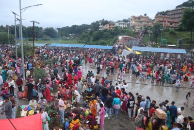  पितृप्रति श्रद्धा प्रकट गर्न बिहानैदेखि गोकर्णेश्वरमा हजारौँ भक्तजन( तस्वीरसहित) 