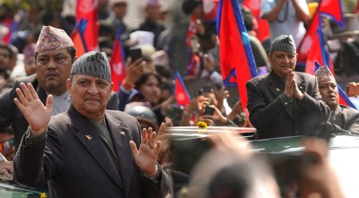  पूर्वराजा शाहलाई विमानस्थलबाट भव्य स्वागत गर्दै समर्थकले निर्मल निवास पुर्‍याए 