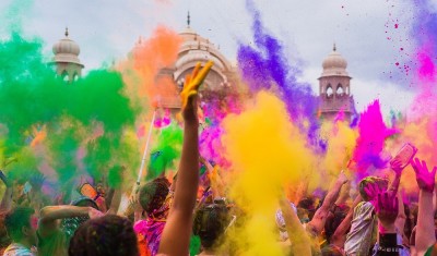  महोत्तरीका सात स्थानीयतहमा आज पनि धुमधुमकासाथ फागु पर्व मनाइँदै 