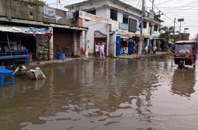  वर्षाले जलेश्वर जलमग्न, सडकमा पैदल हिँडडुल गर्न समस्या 