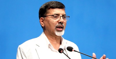  राजतन्त्र फर्किनेभन्दा पनि कमीकमजोरी सच्याउन सक्छौं कि सक्दैनौं भन्ने डर छ : सांसद शर्मा 