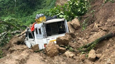  जनै पूर्णिमाको पूजा गरेर फर्कंदै गरेको बोलेरो जिप पहिरोमा पुरियो 
