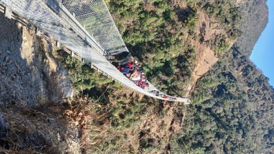  झोलुंगे पुलले छोट्यायो यात्रा 