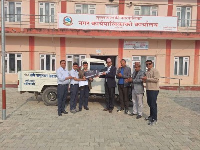  दुई पालिकालाई कृषि एम्बुलेन्स हस्तान्तरण  