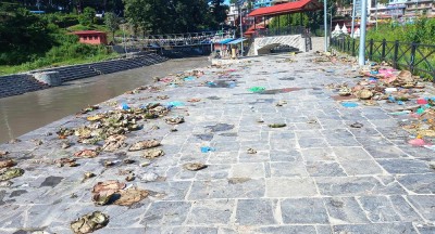  कुशे औँसीमा थुप्रिएको फोहर नउठ्दा गोकर्णेश्वर मन्दिर क्षेत्र प्रदूषित  