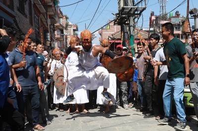  थिमीको प्रसिद्ध कुभिण्डे जात्रा बालकुमारी पुगेर सम्पन्न 