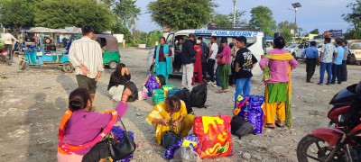  दसैँको मुखमा काम खोज्दै भारत जानेहरूको लर्को 